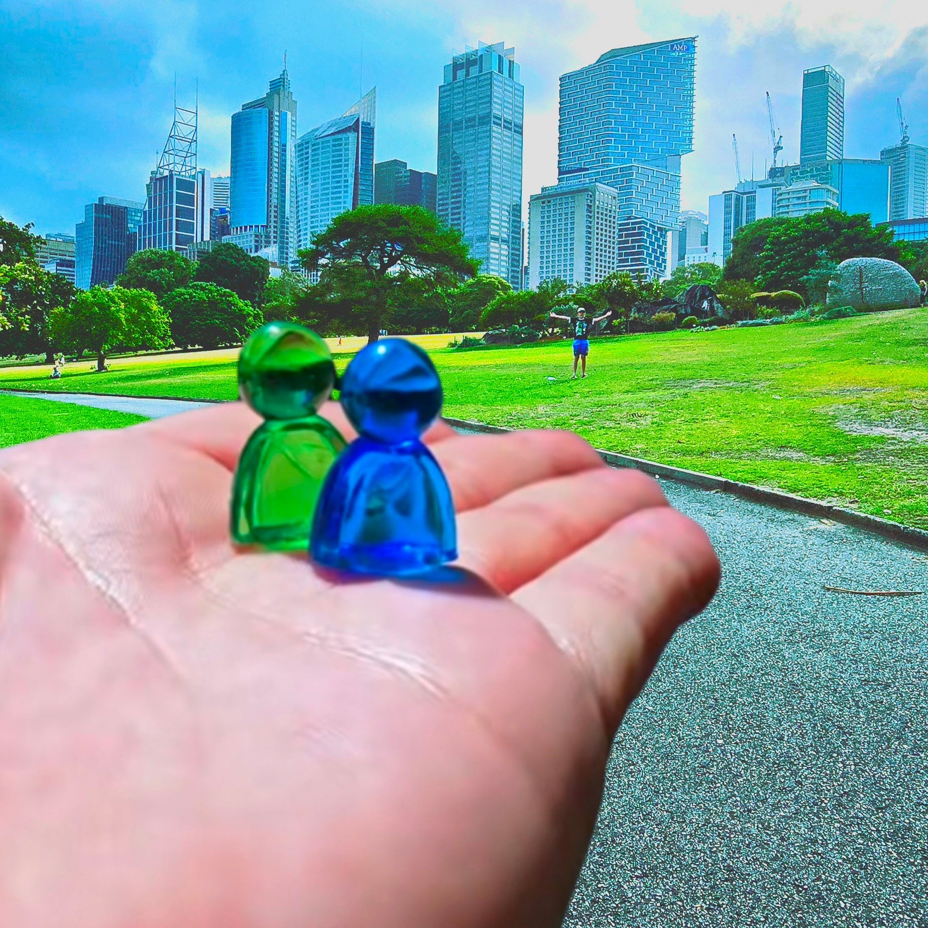 Two small figurines (Bonus Sticker) in collector case